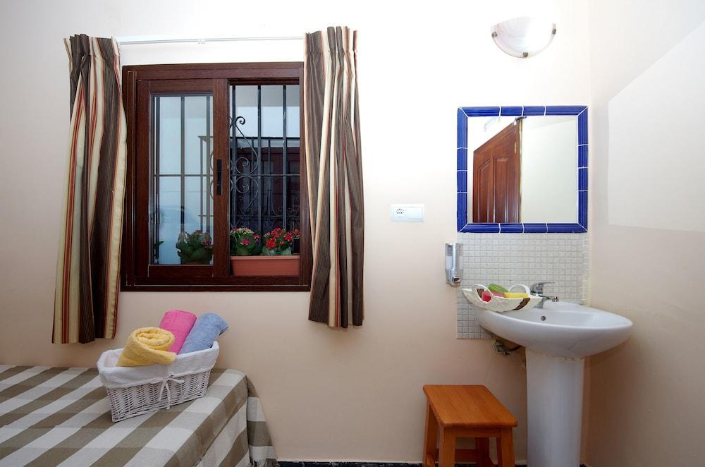 Aduar Guest house *